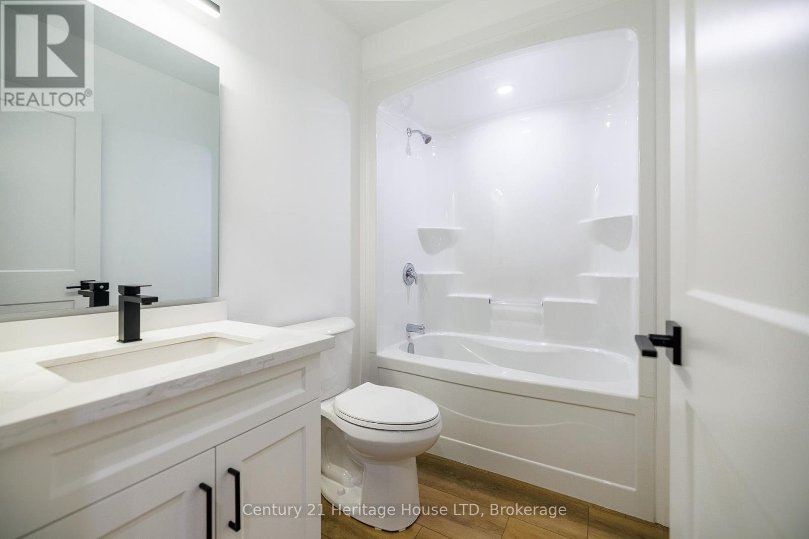 4 Meteor Street, St. Catharines, Ontario  L2S 2T1 - Photo 36 - X12412455