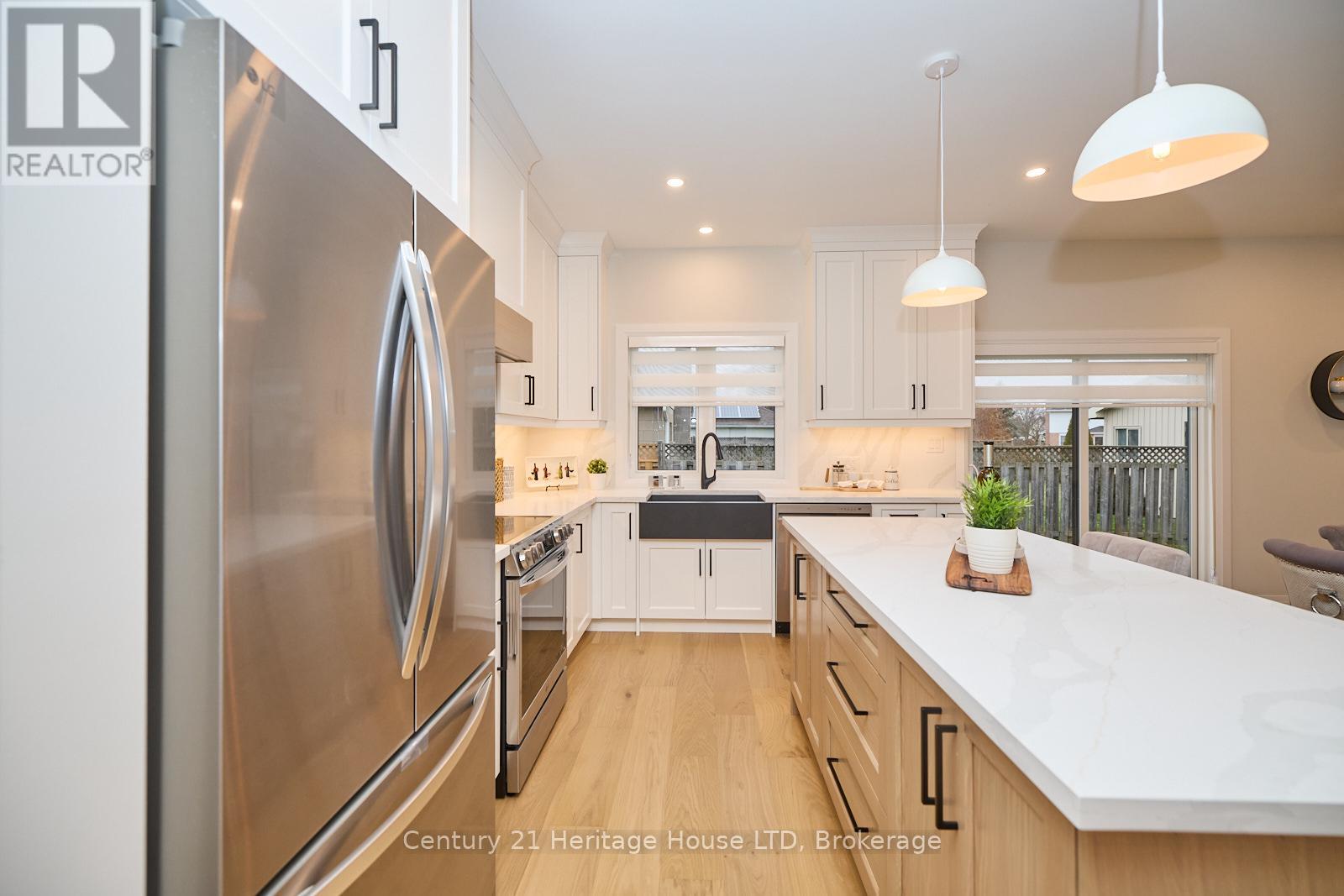 4 Meteor Street, St. Catharines, Ontario  L2S 2T1 - Photo 9 - X12412455