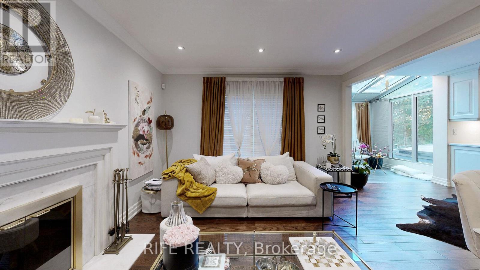 Property at 150 ABBEYWOOD TRAIL image 4
