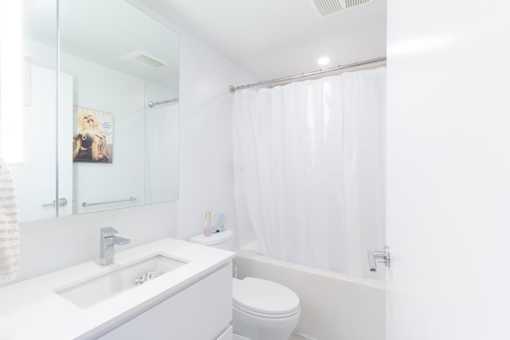 405 13655 Fraser Highway, Surrey, British Columbia  V3T 0P8 - Photo 3 - R3049281