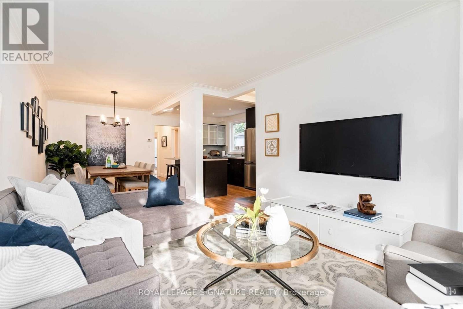 Main - 349 Woodbine Avenue, Toronto, Ontario  M4L 3P5 - Photo 3 - E12412191
