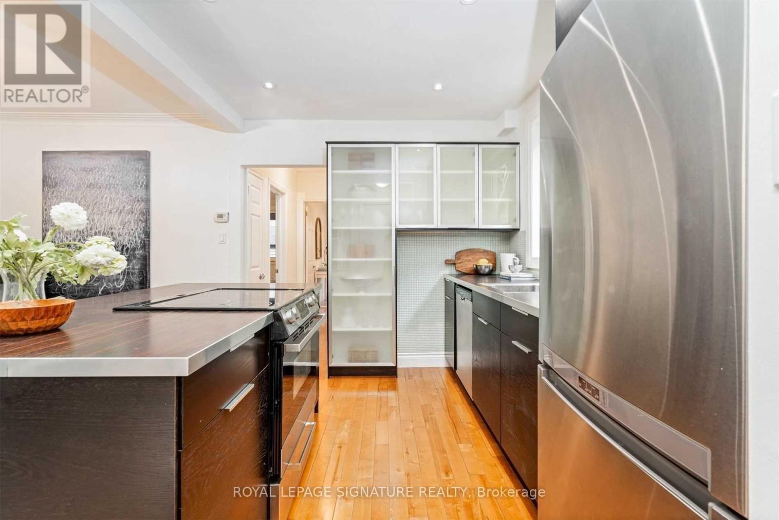 Main - 349 Woodbine Avenue, Toronto, Ontario  M4L 3P5 - Photo 8 - E12412191