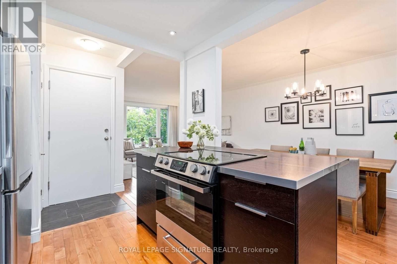 Main - 349 Woodbine Avenue, Toronto, Ontario  M4L 3P5 - Photo 9 - E12412191