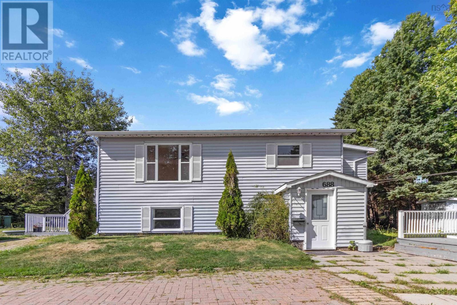 Property at 688 Cow Bay Road image 2