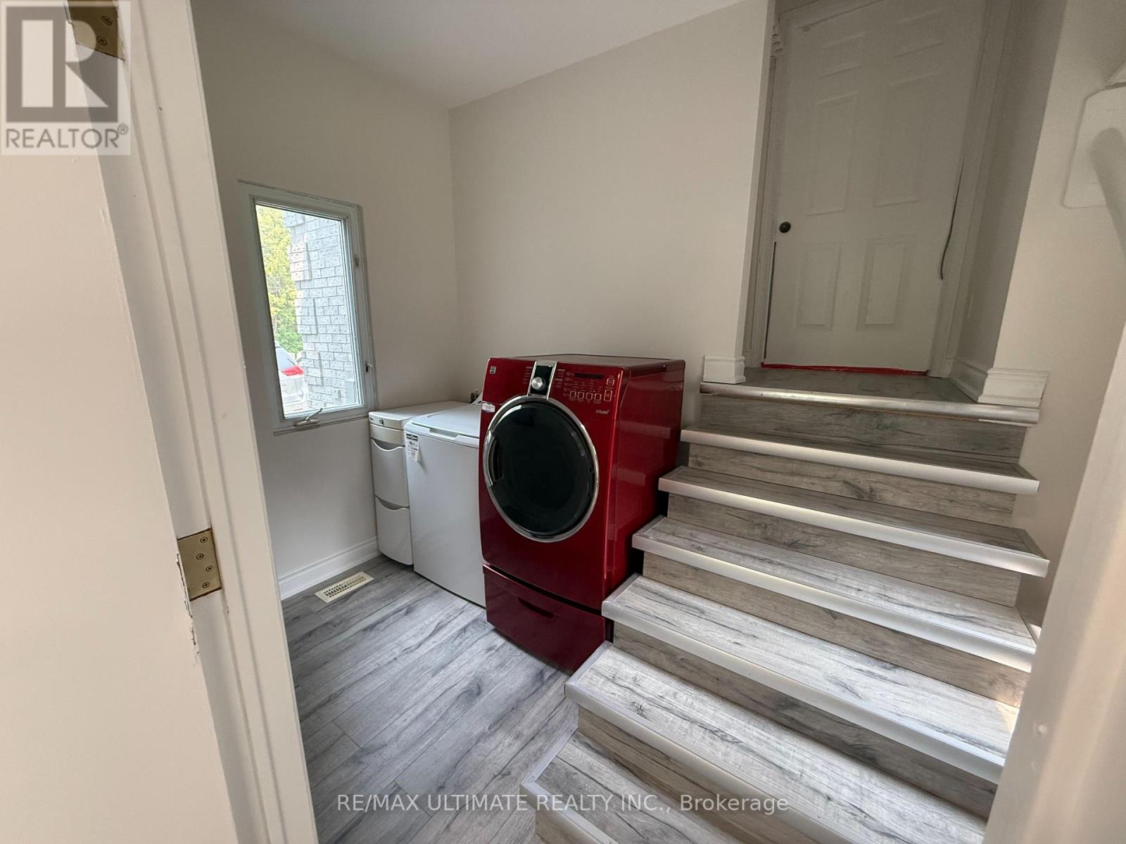 Side Unit B - 50 Pinery Lane, Georgina, Ontario  L0E 1L0 - Photo 11 - N12412172