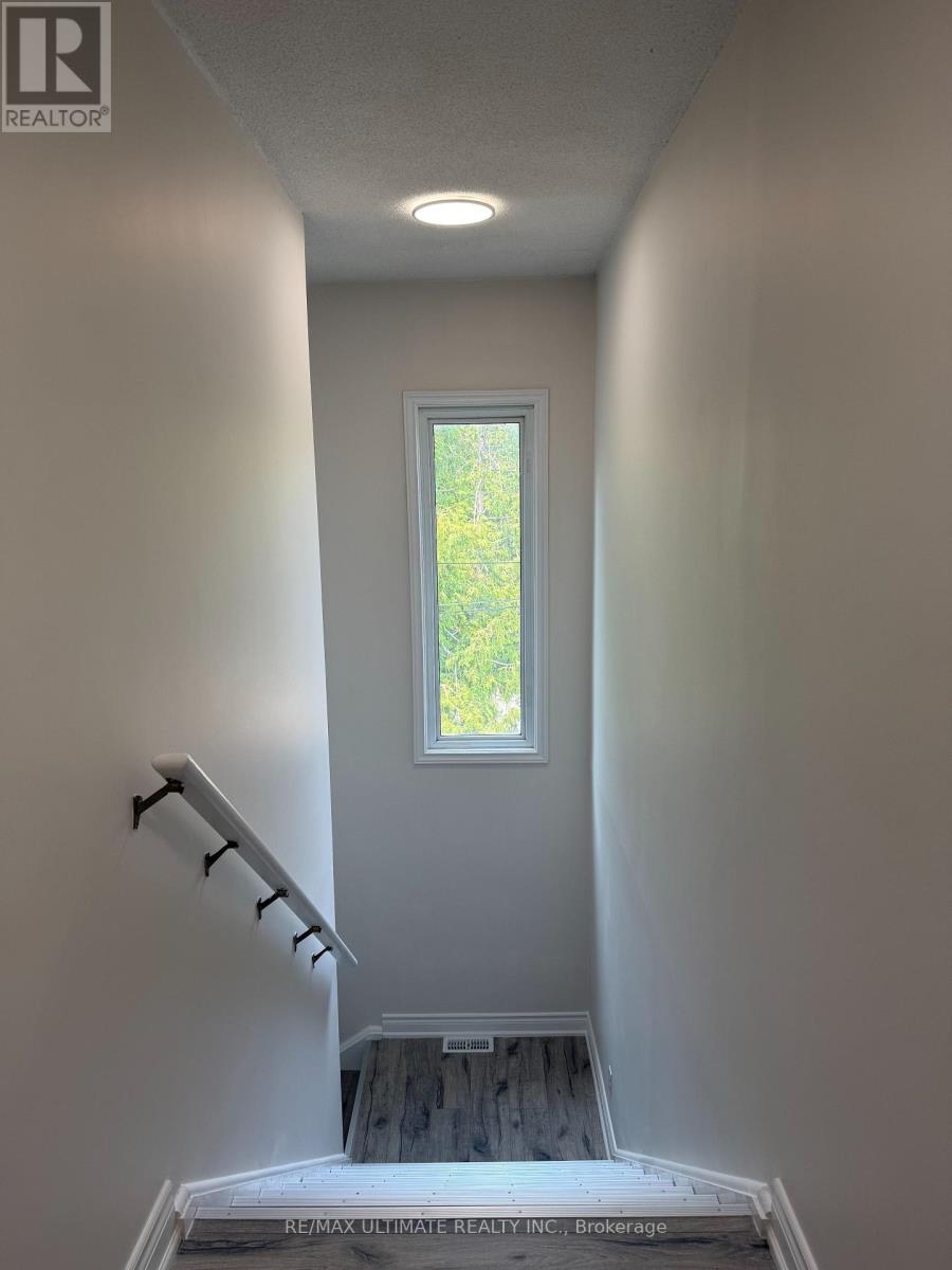 Side Unit B - 50 Pinery Lane, Georgina, Ontario  L0E 1L0 - Photo 12 - N12412172