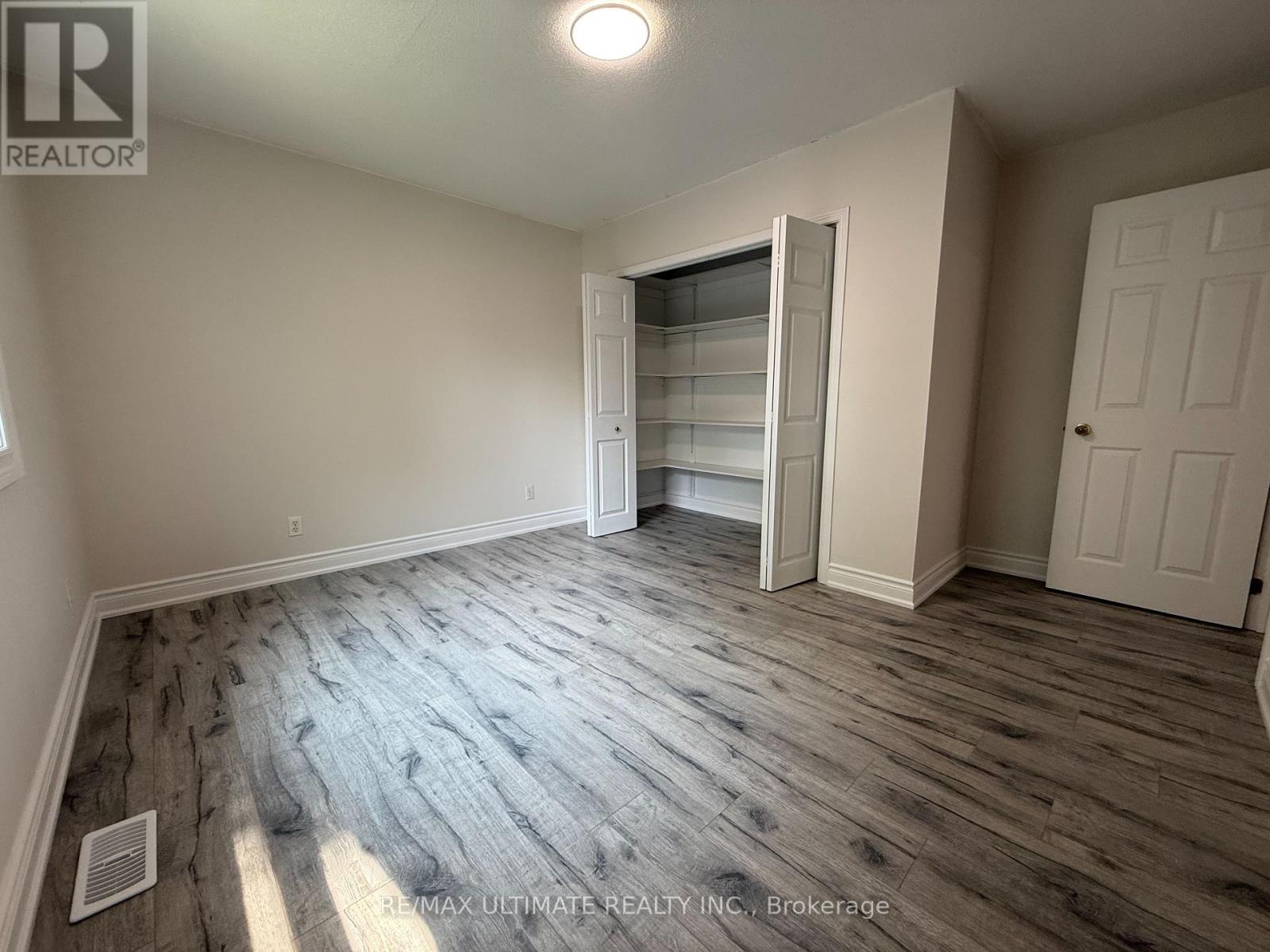 Side Unit B - 50 Pinery Lane, Georgina, Ontario  L0E 1L0 - Photo 16 - N12412172