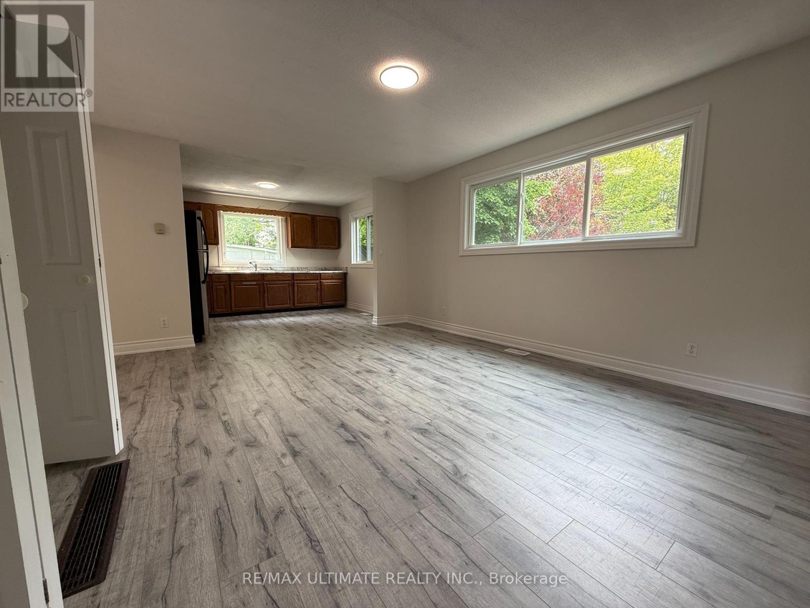 Side Unit B - 50 Pinery Lane, Georgina, Ontario  L0E 1L0 - Photo 7 - N12412172