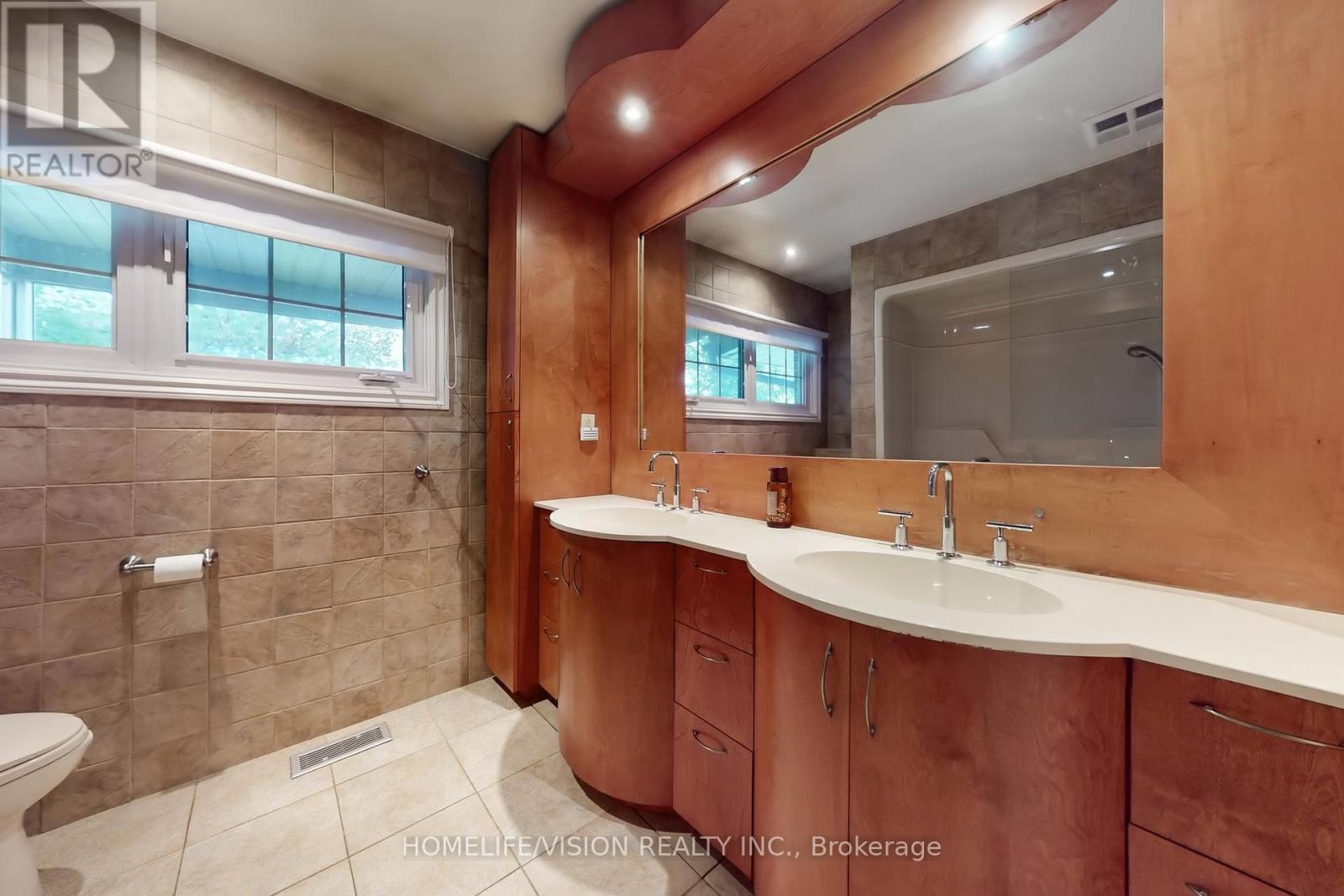 135 Patricia Drive, King, Ontario  L7B 1H3 - Photo 18 - N12412175