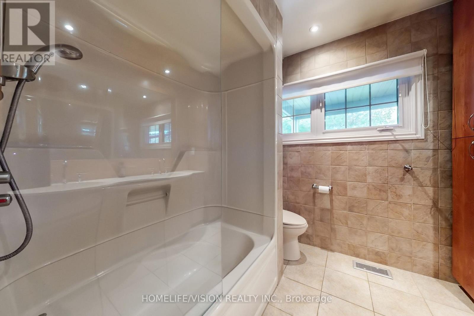 135 Patricia Drive, King, Ontario  L7B 1H3 - Photo 19 - N12412175