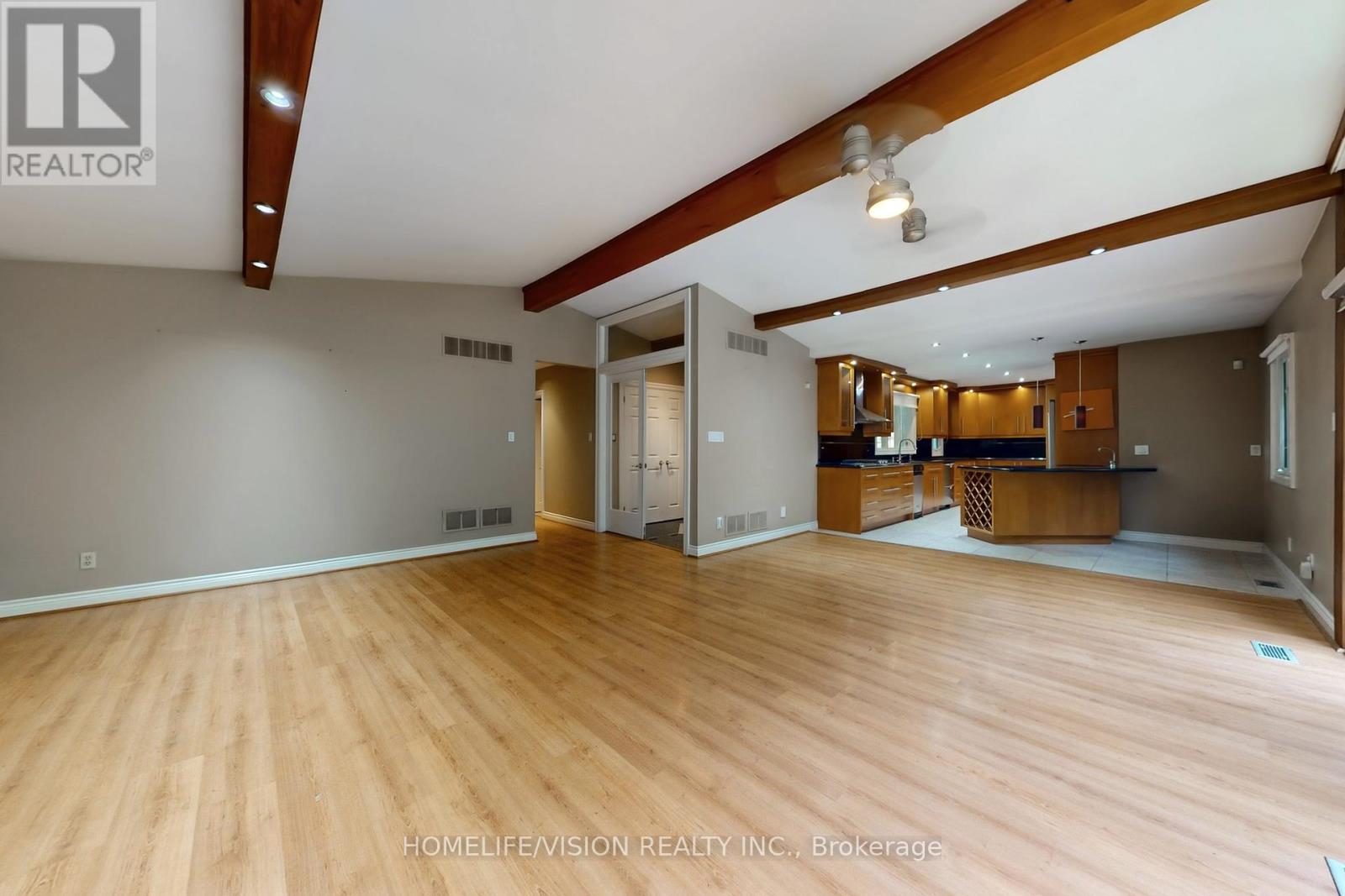 135 Patricia Drive, King, Ontario  L7B 1H3 - Photo 6 - N12412175