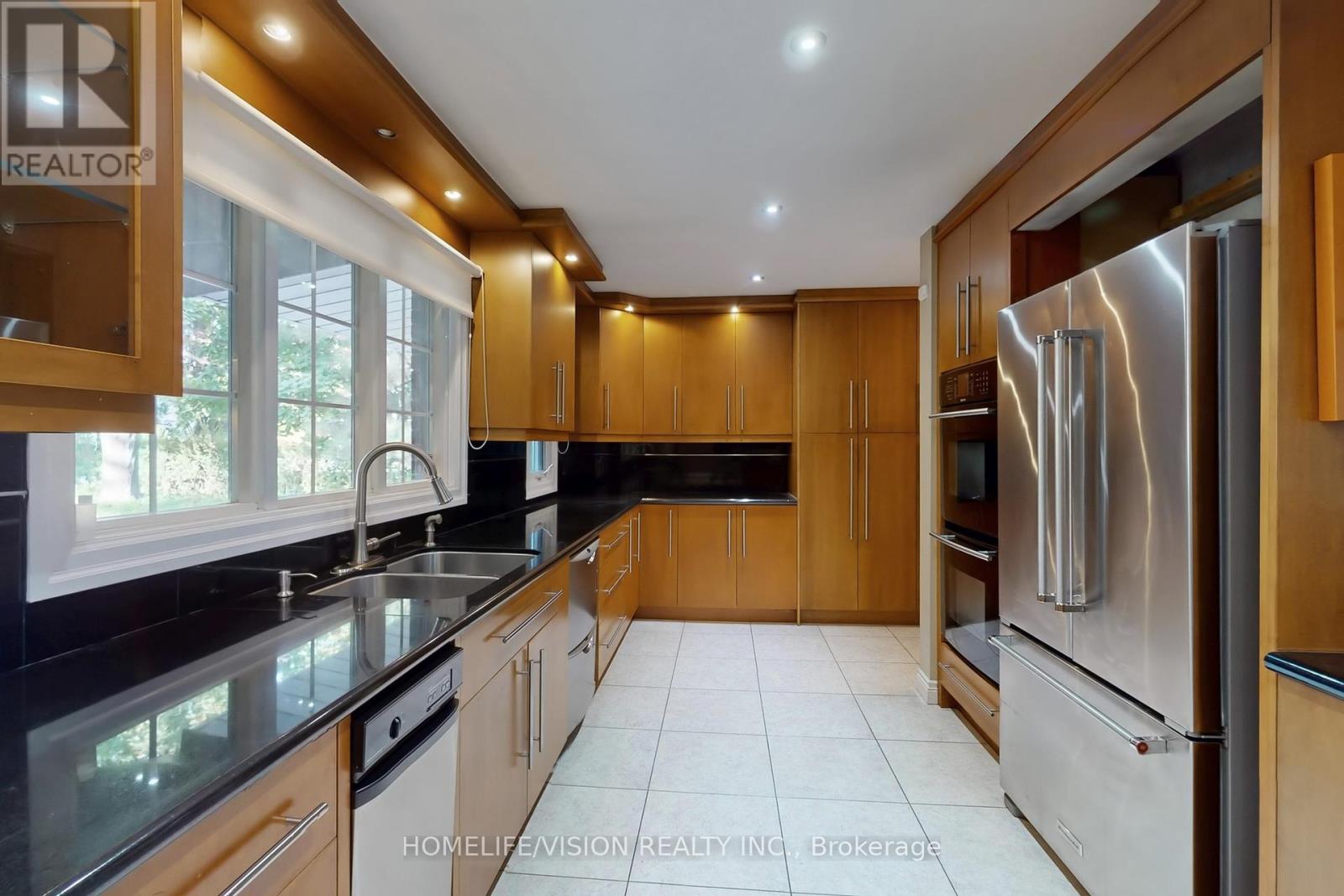 135 Patricia Drive, King, Ontario  L7B 1H3 - Photo 7 - N12412175