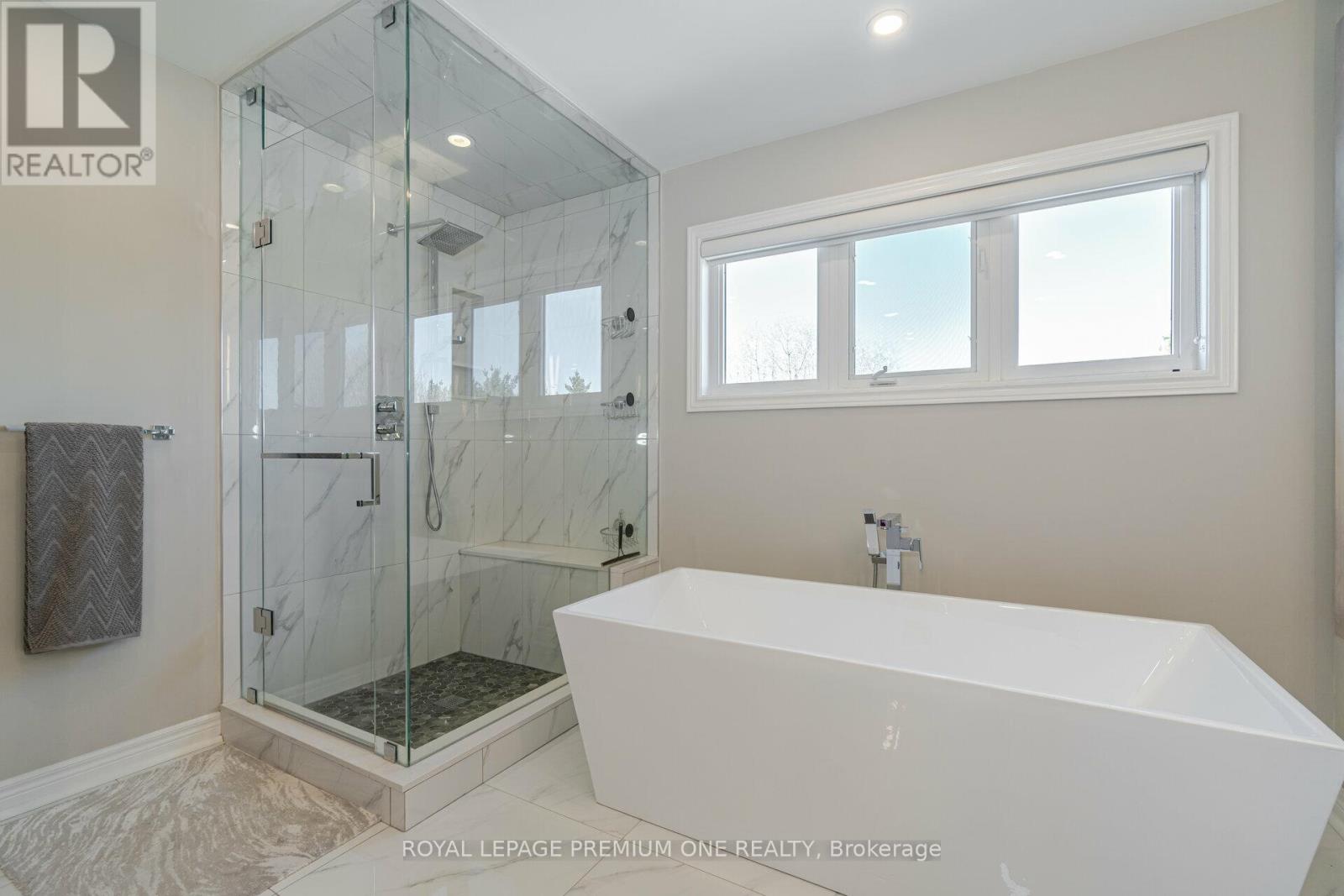 60 Julia Valentina Avenue, Vaughan, Ontario  L4H 1Y9 - Photo 33 - N12412188