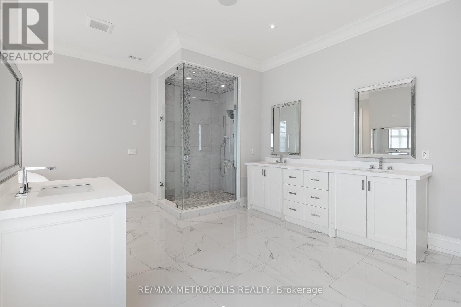 2 Poplar Drive, Richmond Hill, Ontario  L4E 2W5 - Photo 28 - N12412196