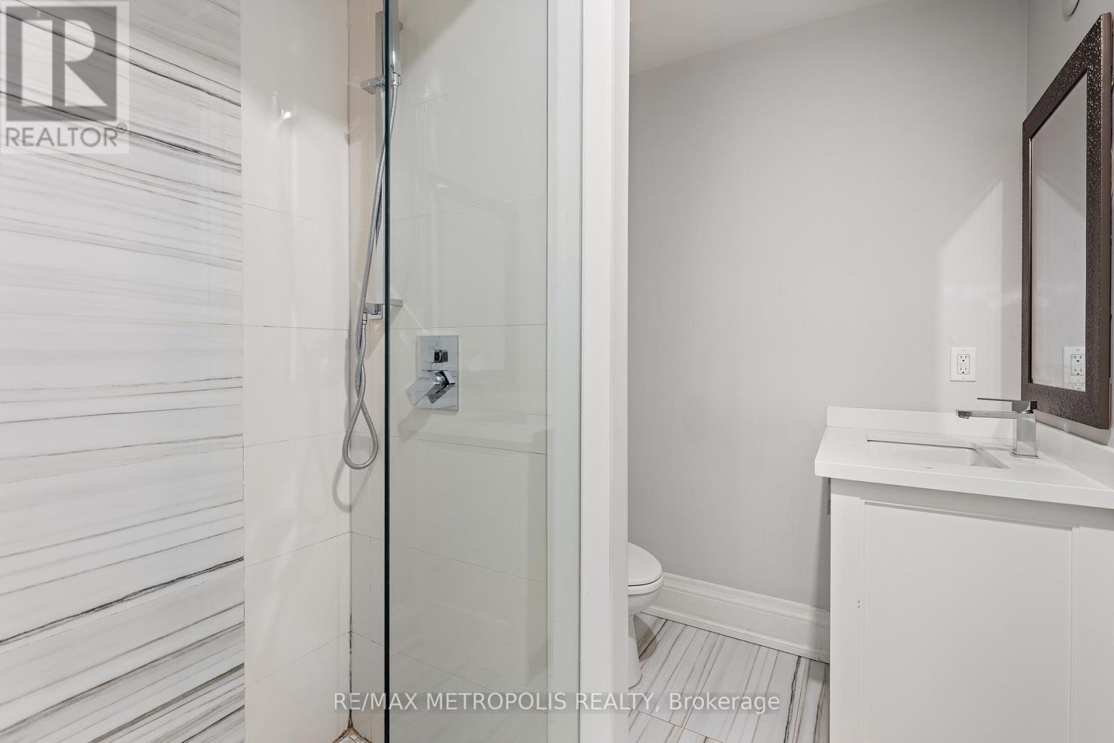 2 Poplar Drive, Richmond Hill, Ontario  L4E 2W5 - Photo 46 - N12412196