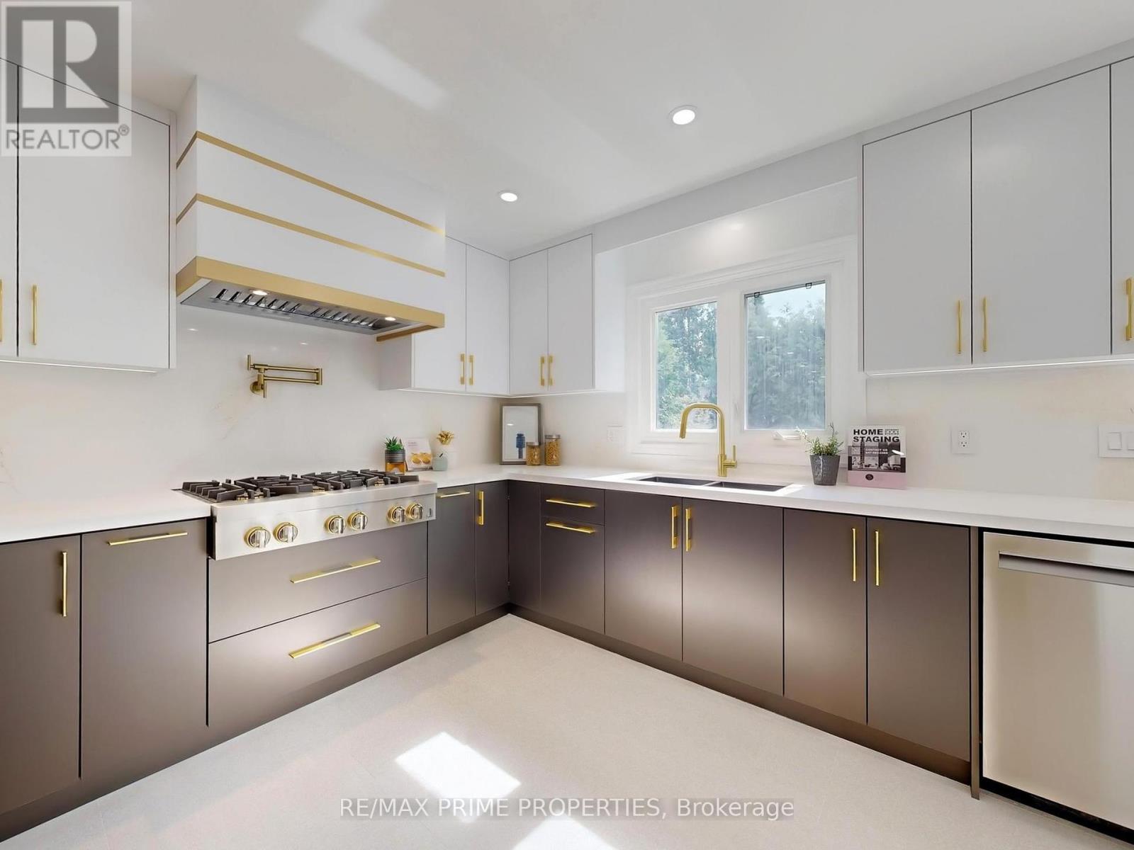 137 Old Surrey Lane, Richmond Hill (South Richvale), Ontario  L4C 6R9 - Photo 10 - N12412201