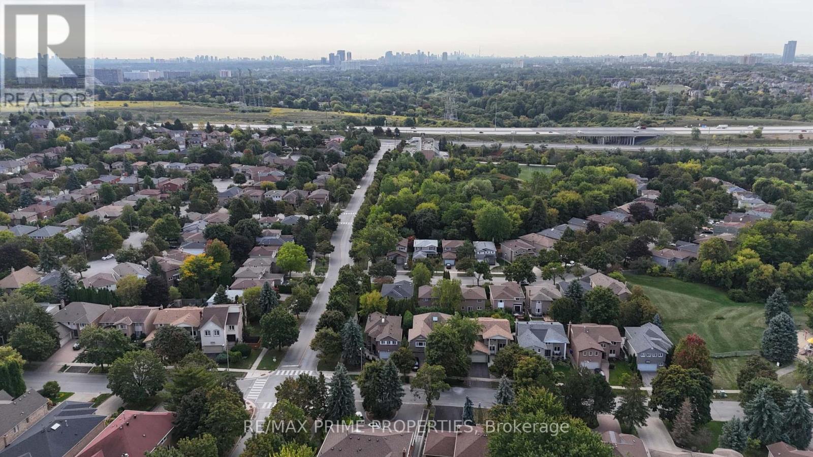 137 Old Surrey Lane, Richmond Hill, Ontario  L4C 6R9 - Photo 50 - N12412201