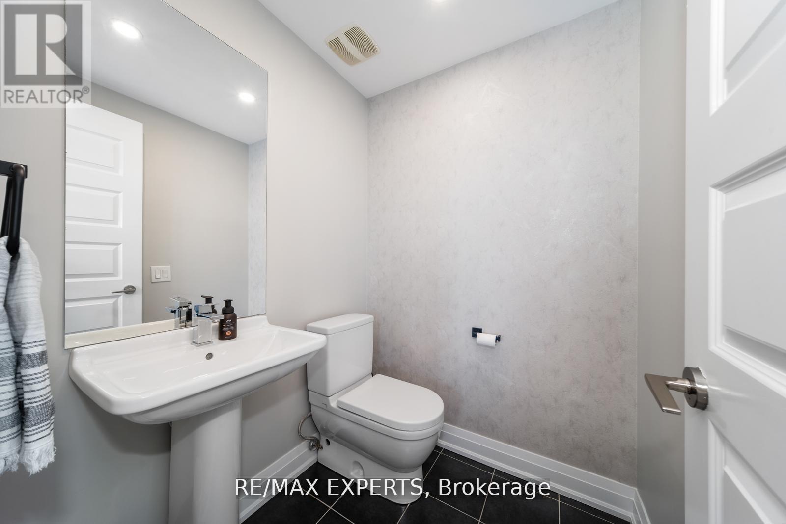 40 - 8167 Kipling Avenue, Vaughan, Ontario  L4L 0G4 - Photo 16 - N12412298