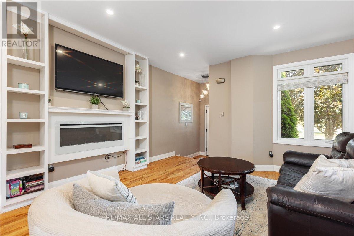 98 Bayview Avenue, Georgina, Ontario  L4P 2S9 - Photo 11 - N12412302