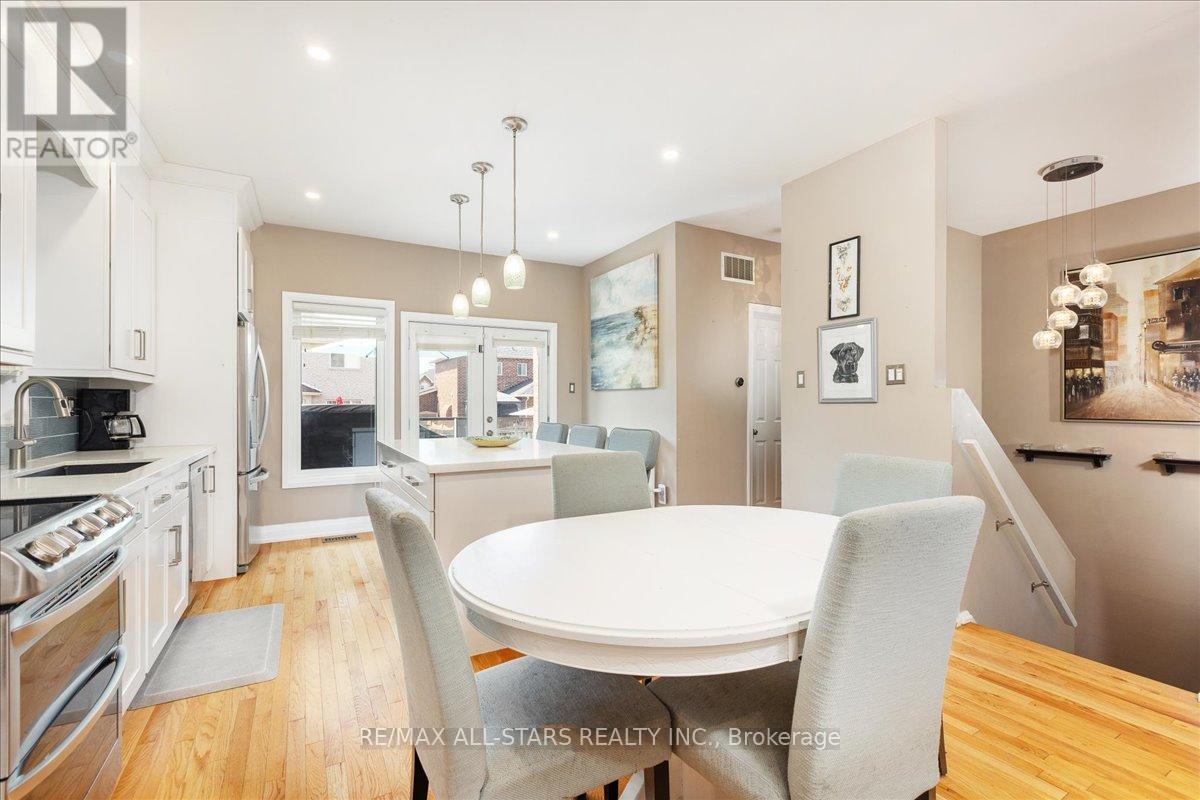 98 Bayview Avenue, Georgina, Ontario  L4P 2S9 - Photo 14 - N12412302