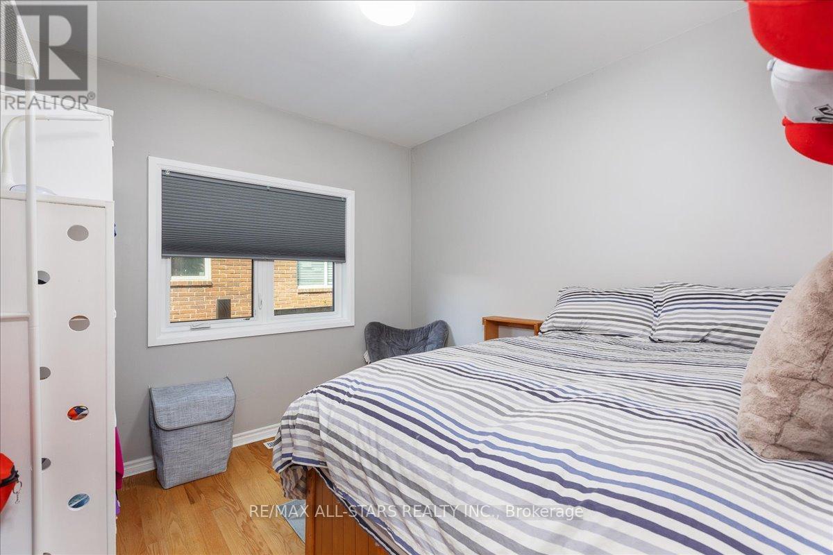 98 Bayview Avenue, Georgina, Ontario  L4P 2S9 - Photo 20 - N12412302