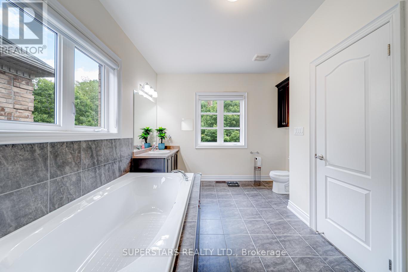 65 Meadowsweet Lane, Richmond Hill, Ontario  L4E 1B9 - Photo 22 - N12412319