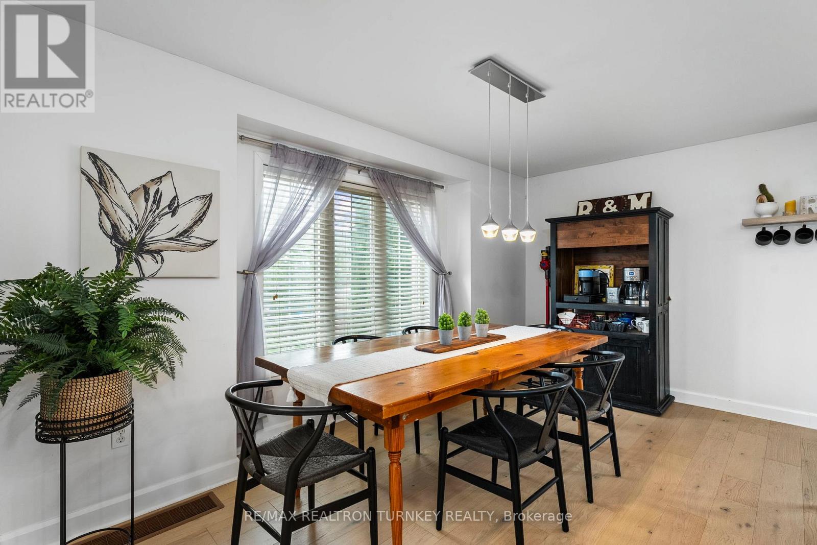 84 Admiral Crescent, Essa, Ontario  L0M 1B4 - Photo 10 - N12412325