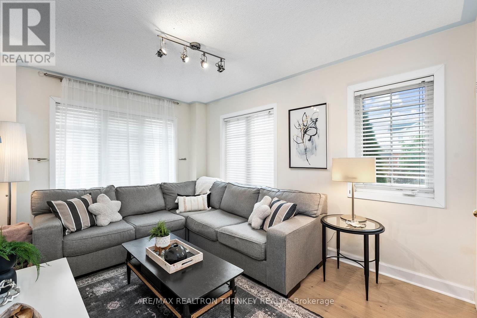 84 Admiral Crescent, Essa, Ontario  L0M 1B4 - Photo 12 - N12412325