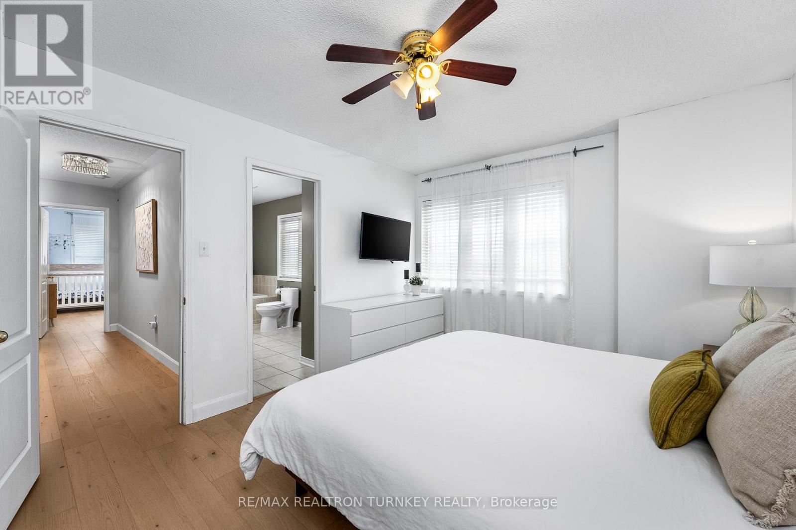 84 Admiral Crescent, Essa, Ontario  L0M 1B4 - Photo 15 - N12412325