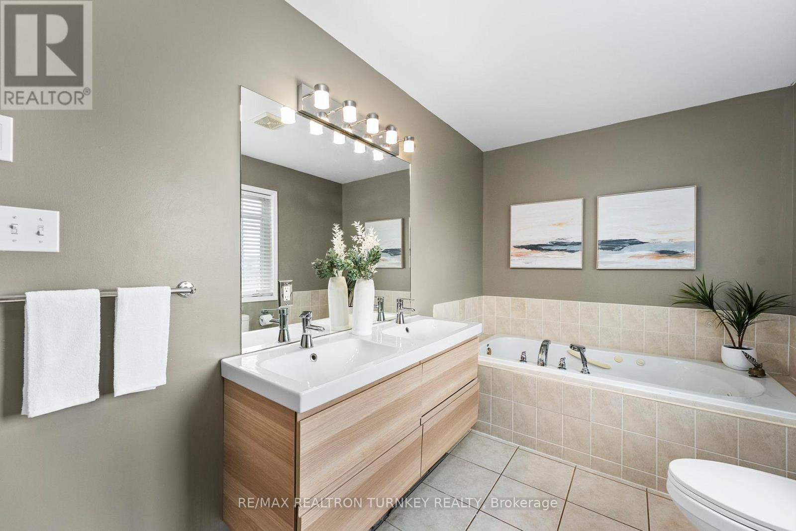 84 Admiral Crescent, Essa, Ontario  L0M 1B4 - Photo 16 - N12412325
