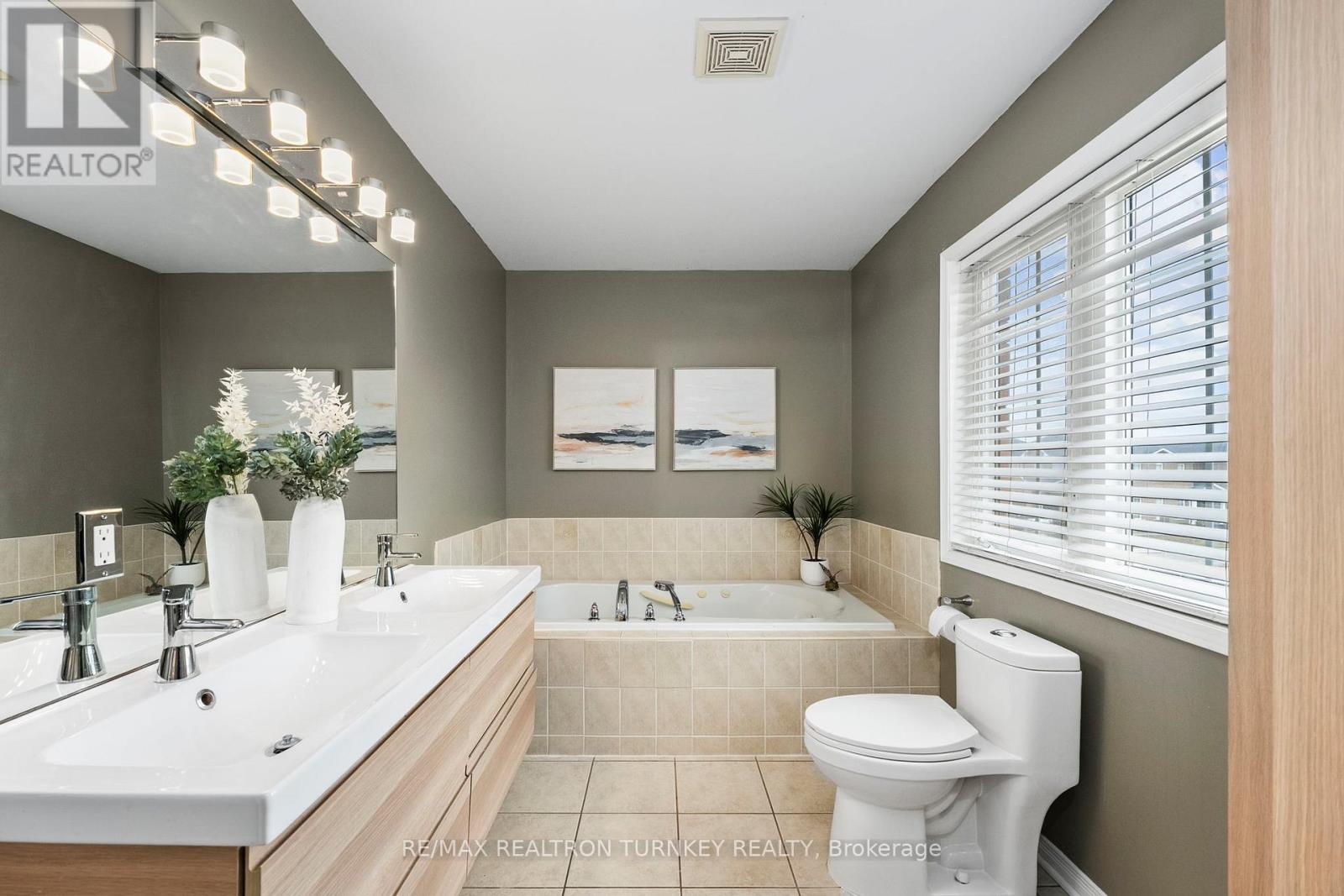 84 Admiral Crescent, Essa, Ontario  L0M 1B4 - Photo 17 - N12412325