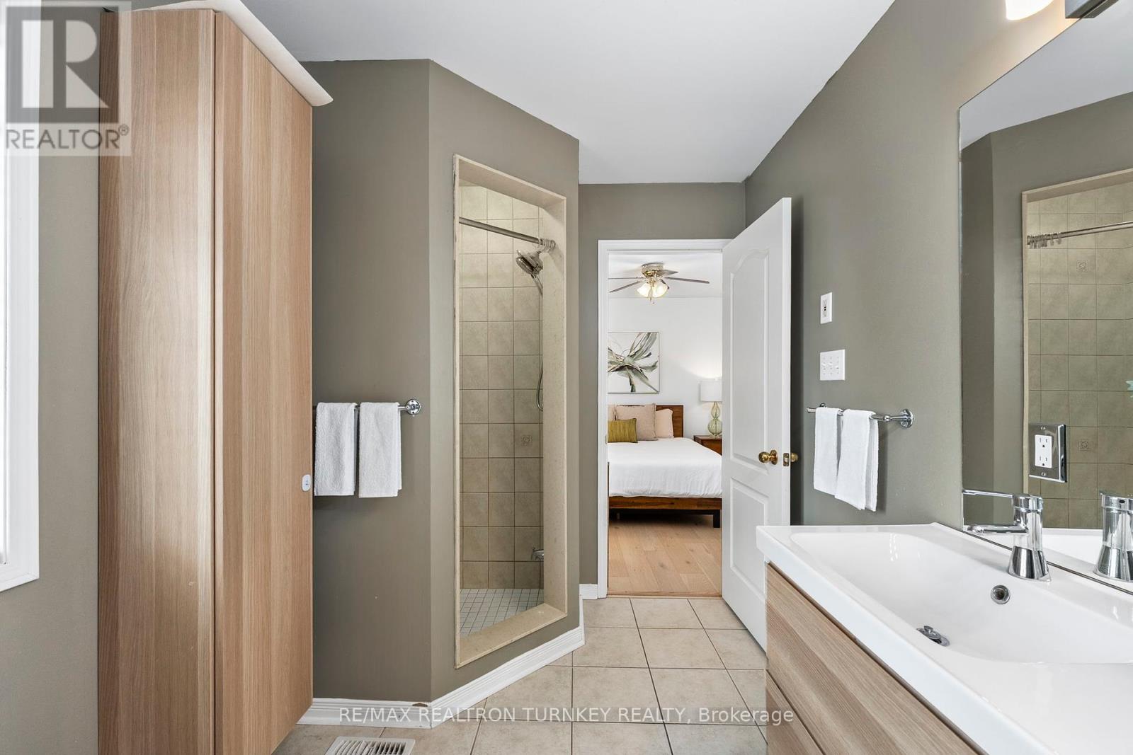 84 Admiral Crescent, Essa, Ontario  L0M 1B4 - Photo 18 - N12412325