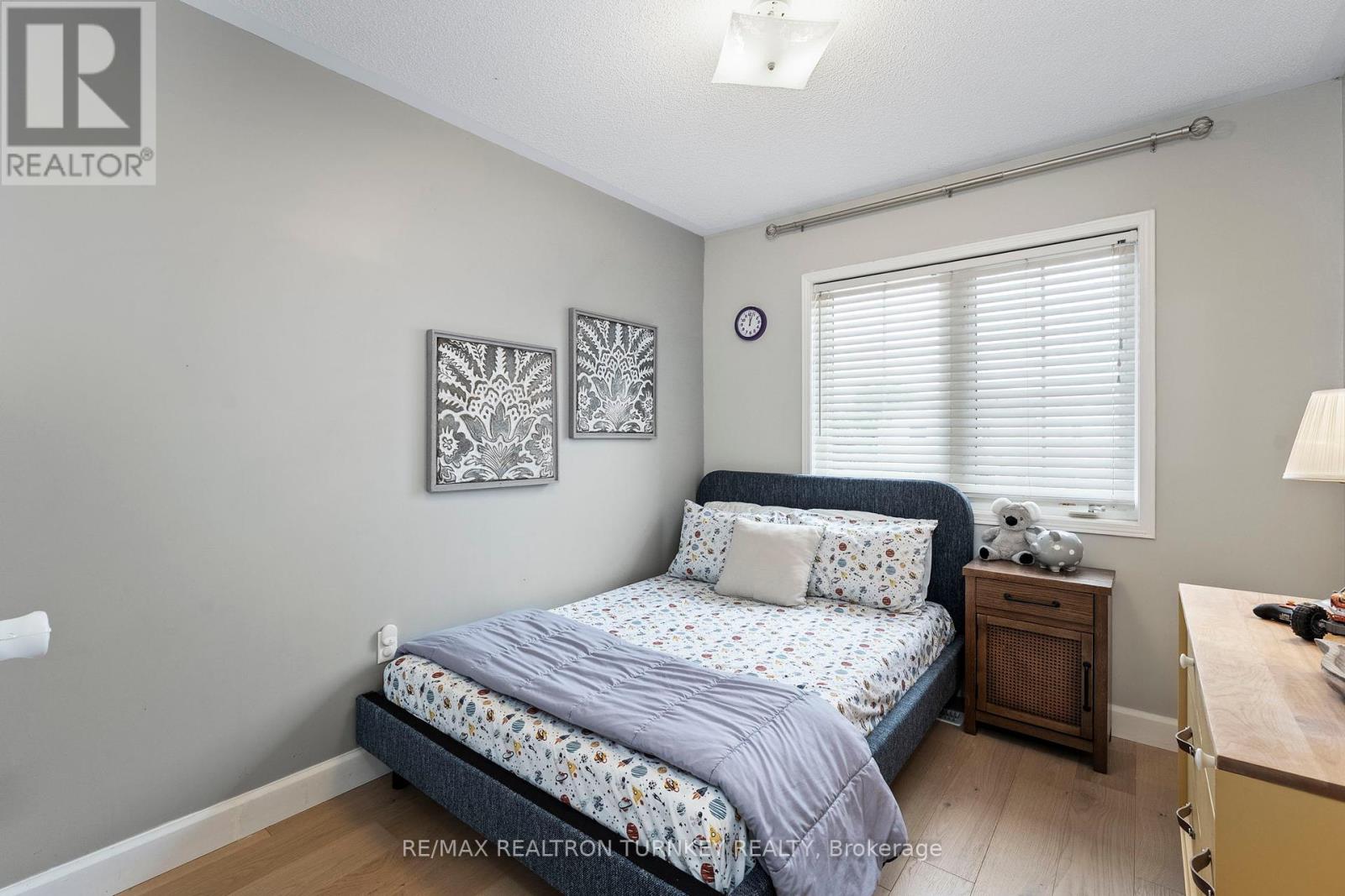 84 Admiral Crescent, Essa, Ontario  L0M 1B4 - Photo 20 - N12412325