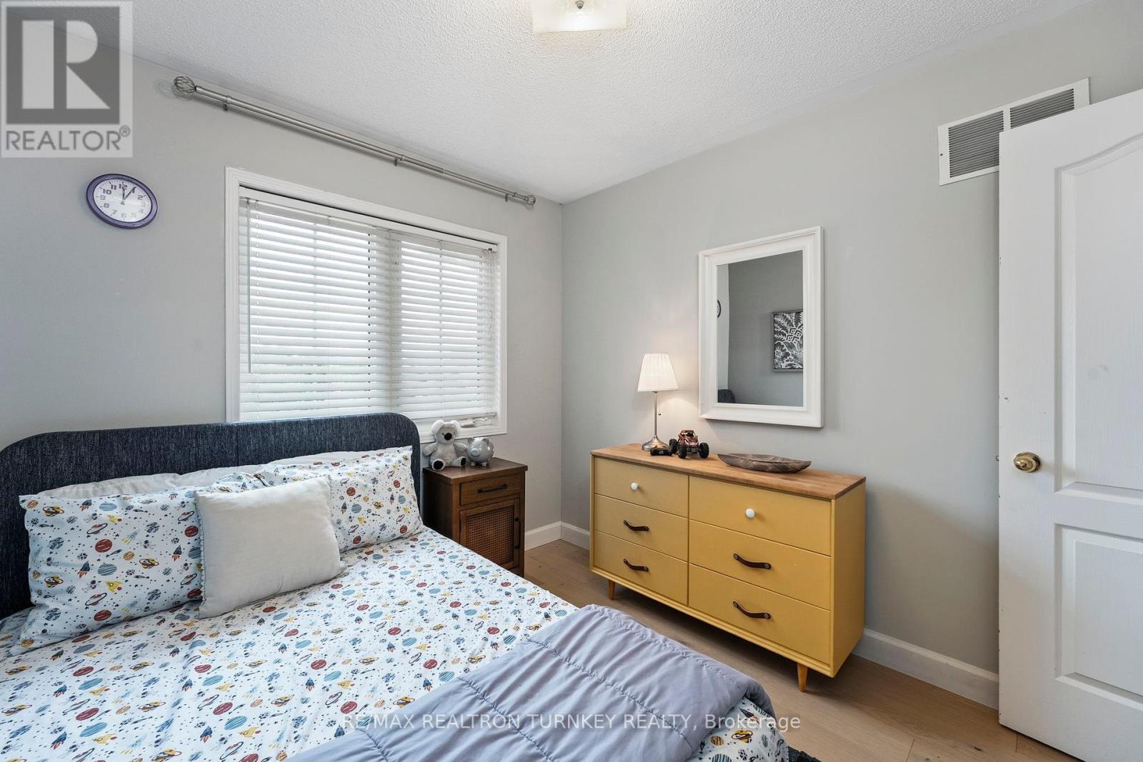 84 Admiral Crescent, Essa, Ontario  L0M 1B4 - Photo 21 - N12412325