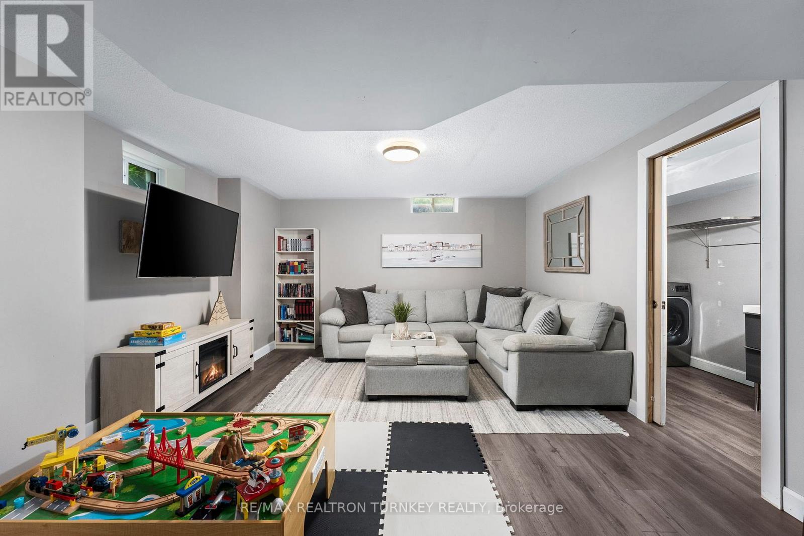 84 Admiral Crescent, Essa, Ontario  L0M 1B4 - Photo 24 - N12412325