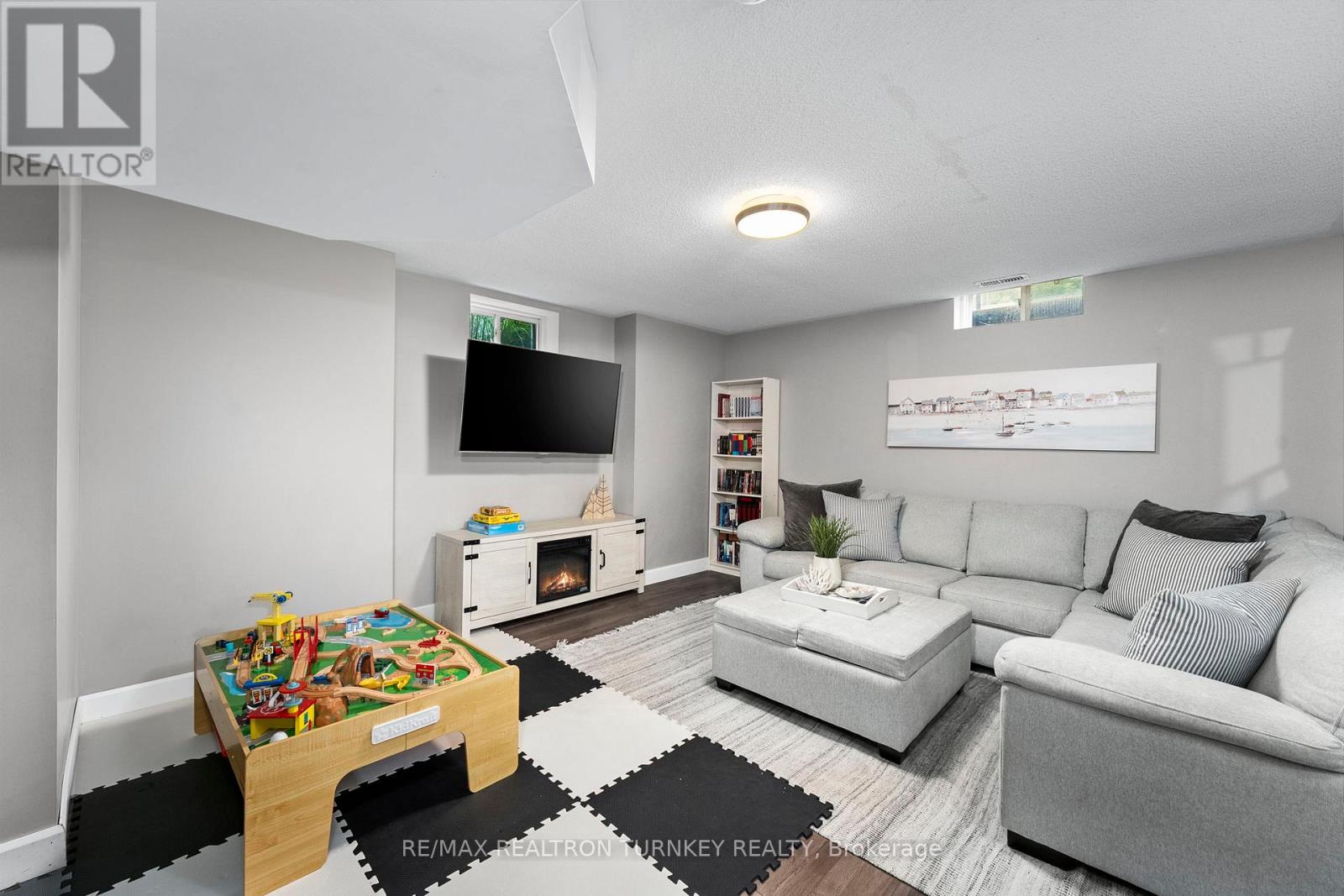 84 Admiral Crescent, Essa, Ontario  L0M 1B4 - Photo 25 - N12412325