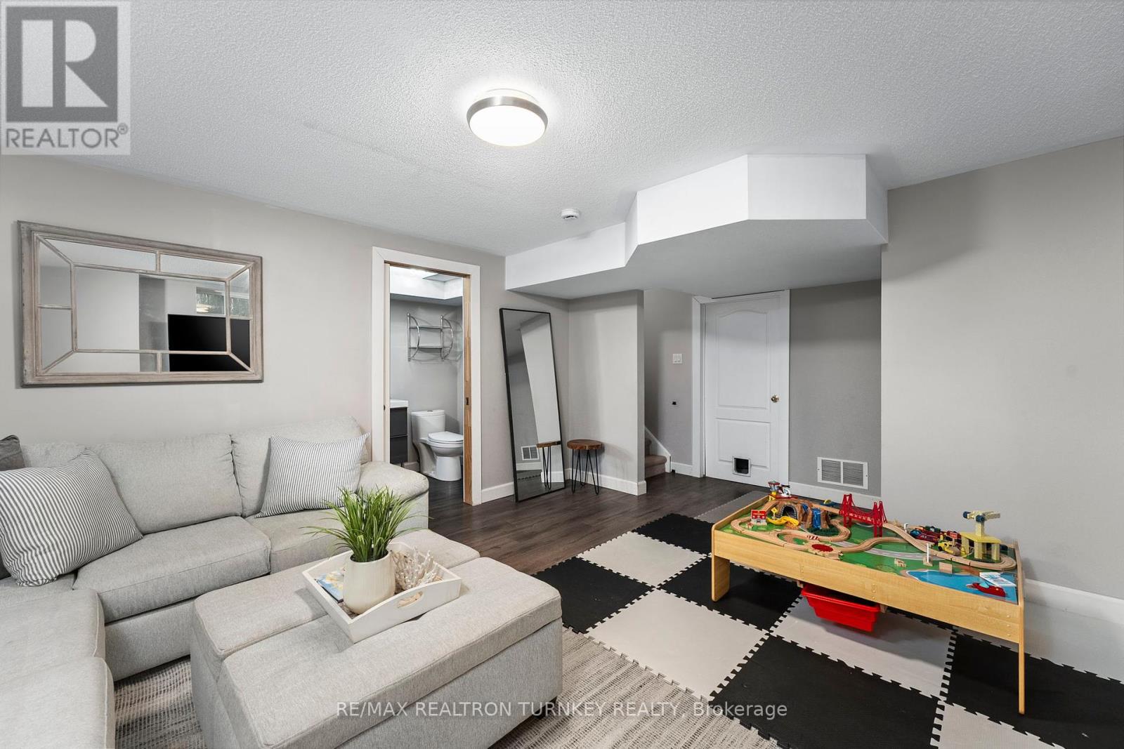 84 Admiral Crescent, Essa, Ontario  L0M 1B4 - Photo 26 - N12412325