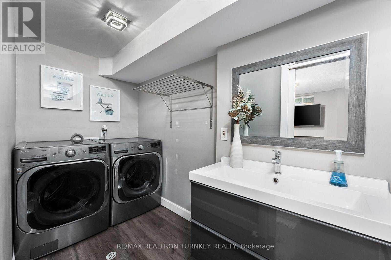 84 Admiral Crescent, Essa, Ontario  L0M 1B4 - Photo 27 - N12412325