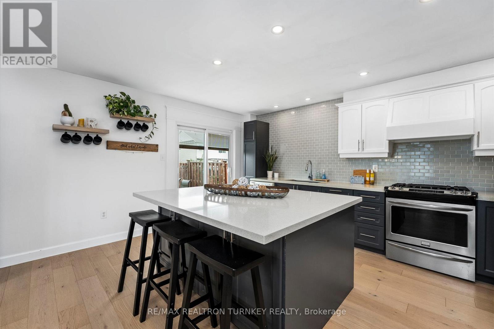 84 Admiral Crescent, Essa, Ontario  L0M 1B4 - Photo 3 - N12412325
