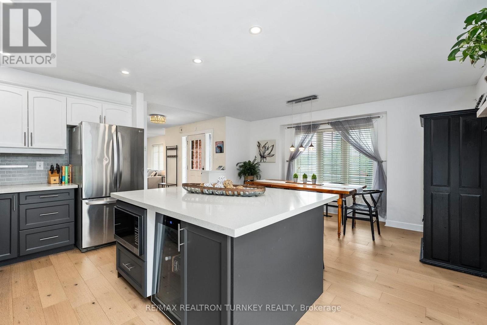 84 Admiral Crescent, Essa, Ontario  L0M 1B4 - Photo 4 - N12412325