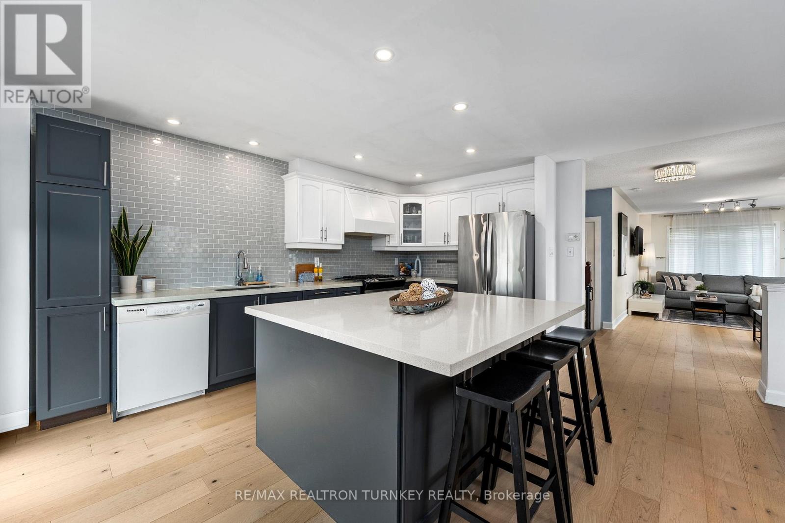 84 Admiral Crescent, Essa, Ontario  L0M 1B4 - Photo 8 - N12412325