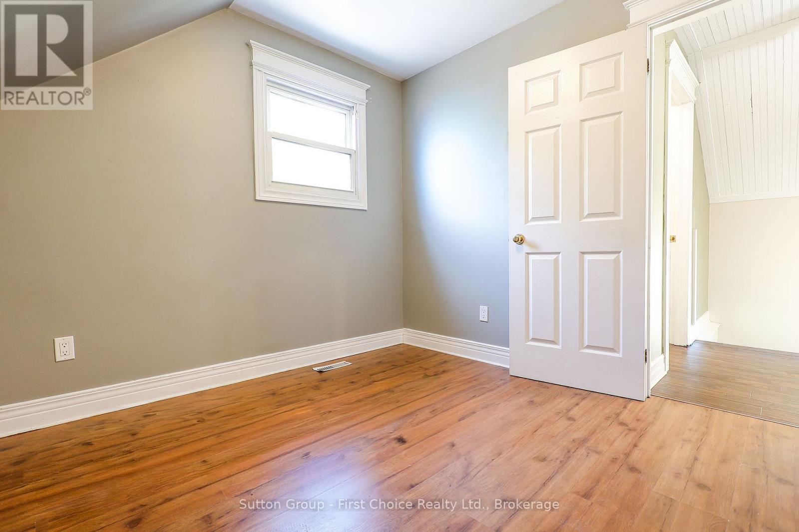 122 Trinity Street, Stratford, Ontario  N5A 4P6 - Photo 27 - X12108759