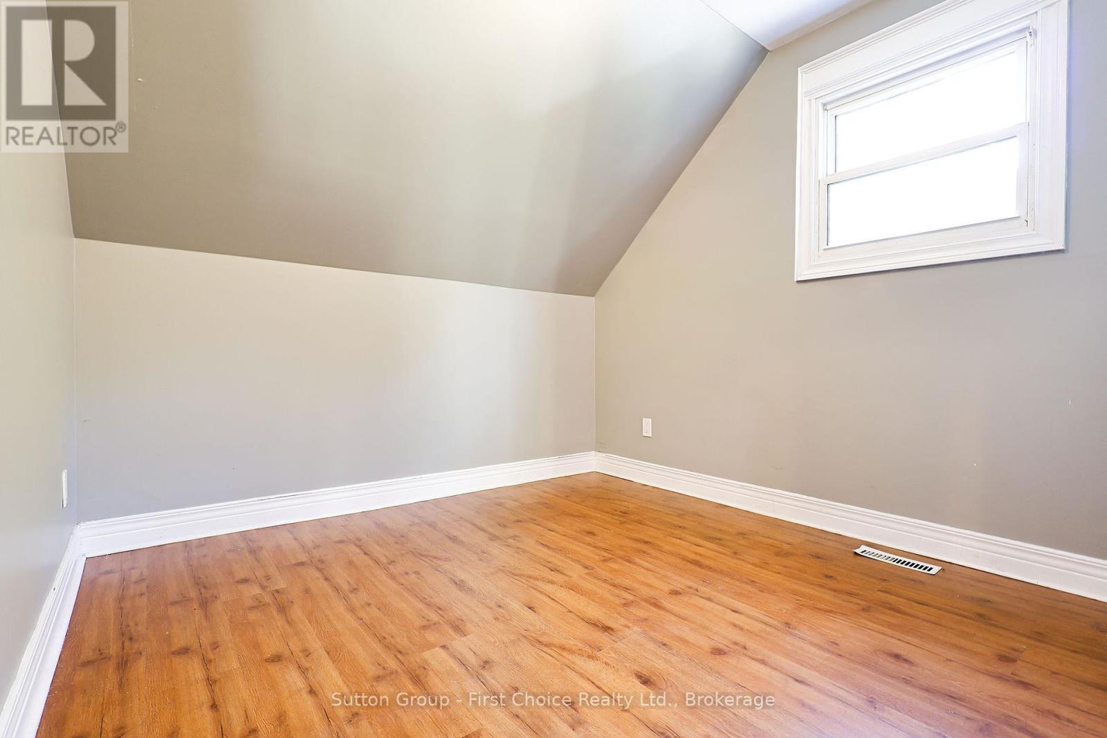 122 Trinity Street, Stratford, Ontario  N5A 4P6 - Photo 26 - X12108759