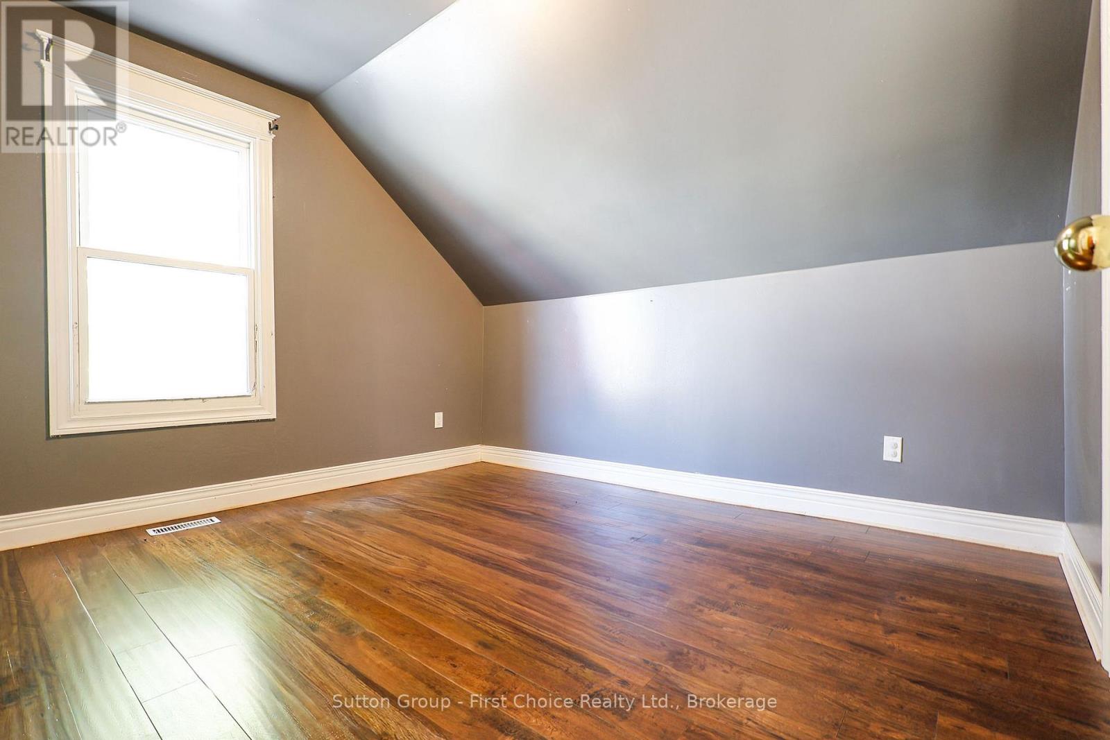 122 Trinity Street, Stratford, Ontario  N5A 4P6 - Photo 37 - X12108759