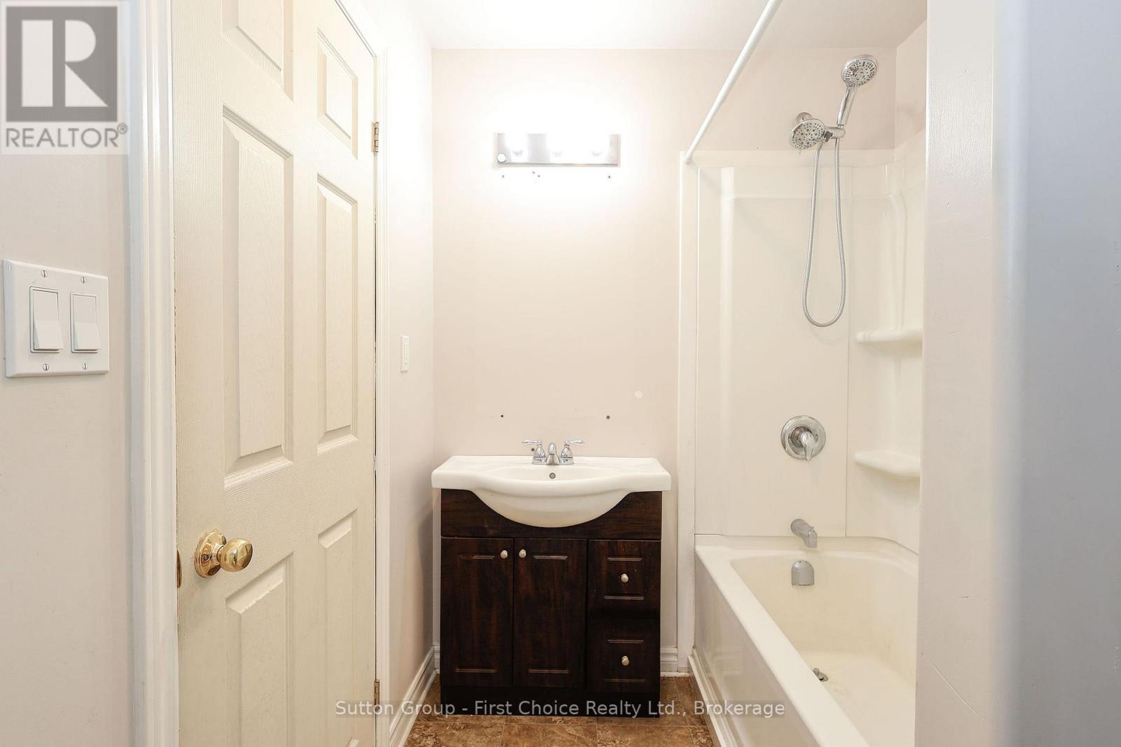 122 Trinity Street, Stratford, Ontario  N5A 4P6 - Photo 24 - X12108759