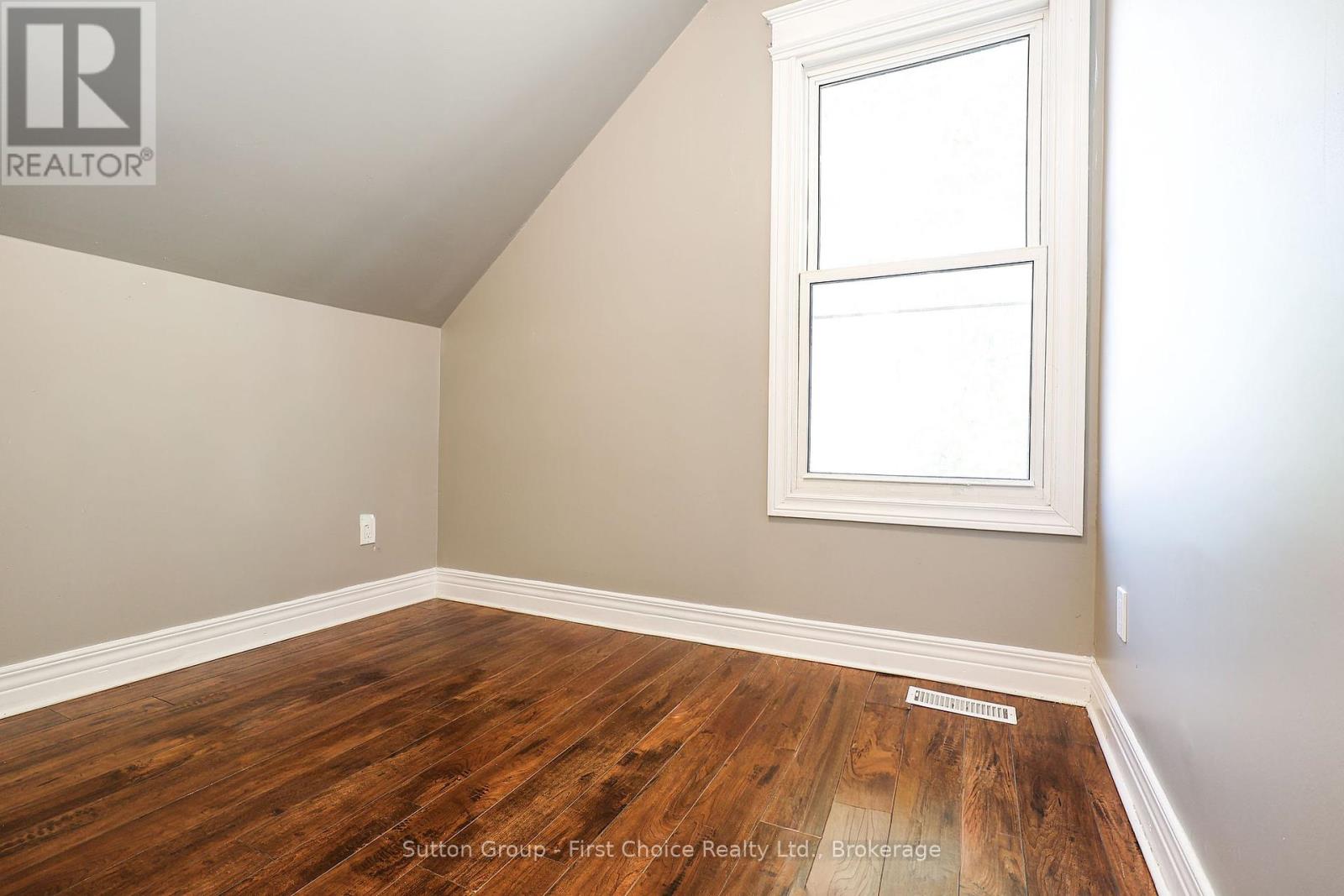122 Trinity Street, Stratford, Ontario  N5A 4P6 - Photo 33 - X12108759