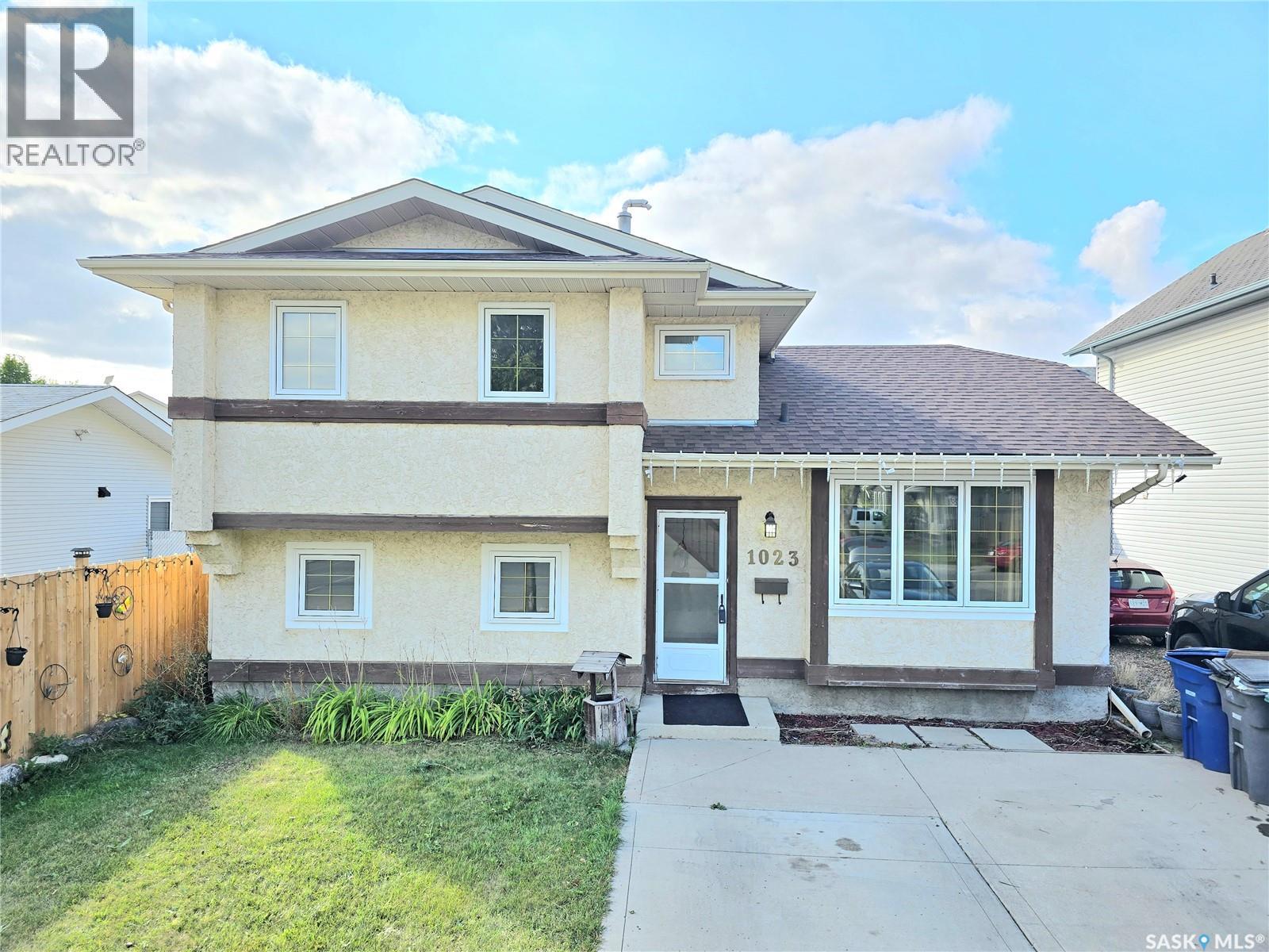 1023 Steeves Avenue, Saskatoon, Saskatchewan  S7L 5N6 - Photo 1 - SK018723