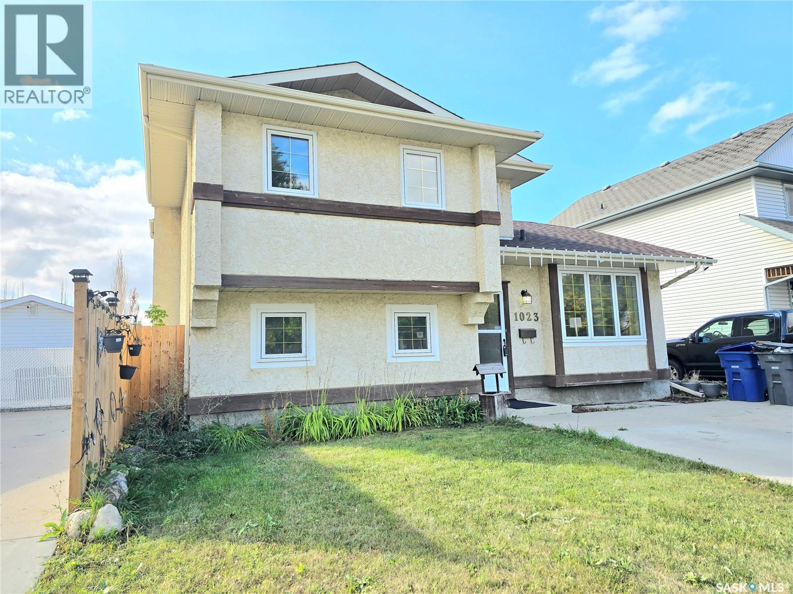 1023 Steeves Avenue, Saskatoon, Saskatchewan  S7L 5N6 - Photo 2 - SK018723