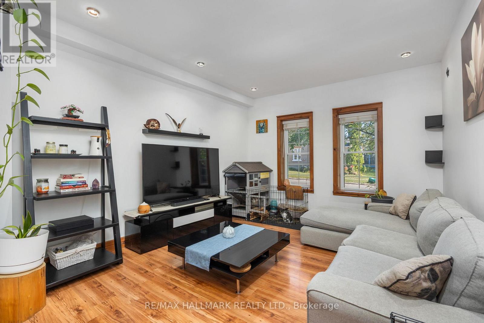 23 Douglas Street, Orillia, Ontario  L3V 5Y3 - Photo 7 - S12412277