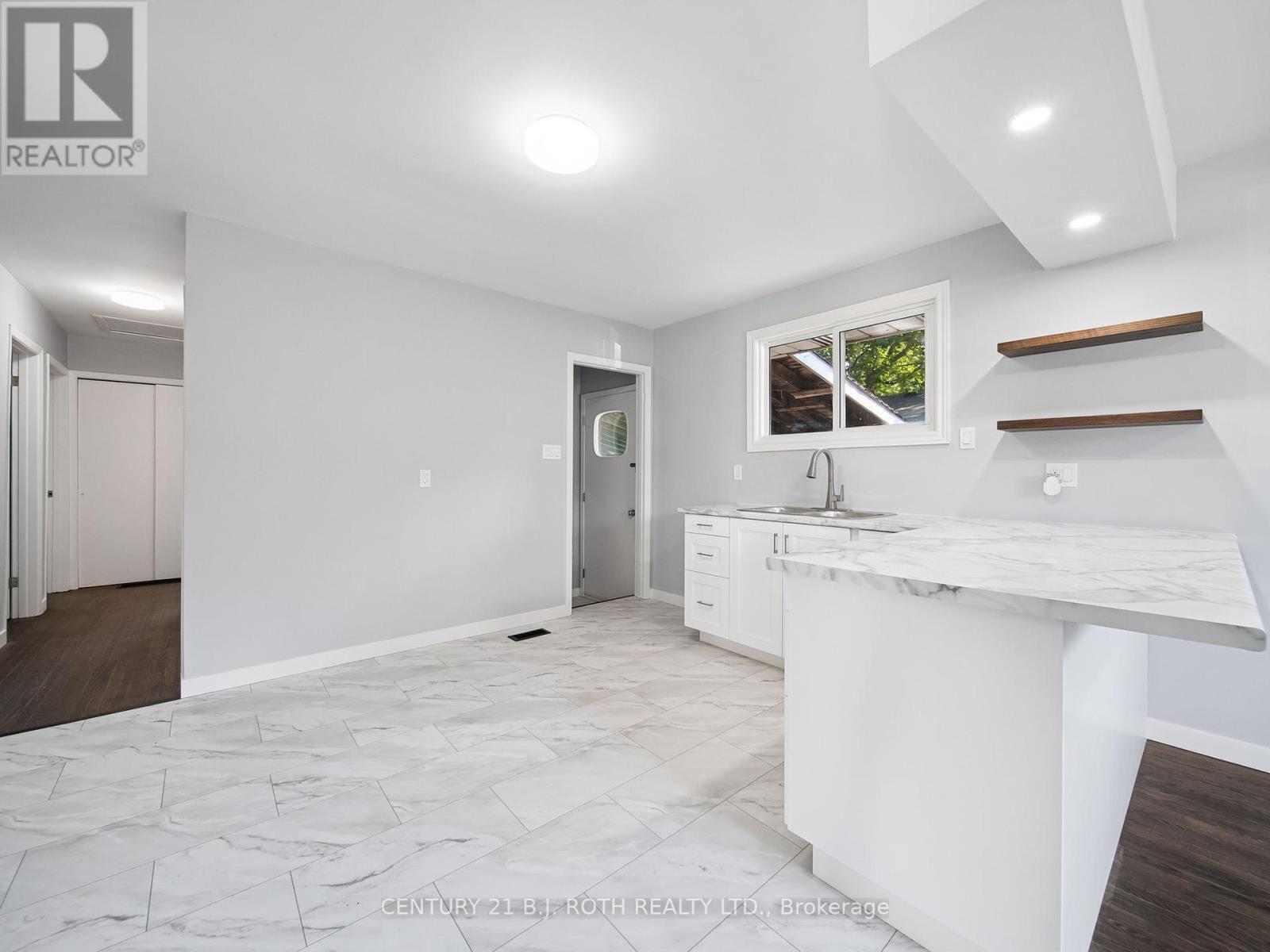 138 Simcoe Street, Orillia, Ontario  L3V 1G9 - Photo 14 - S12412333